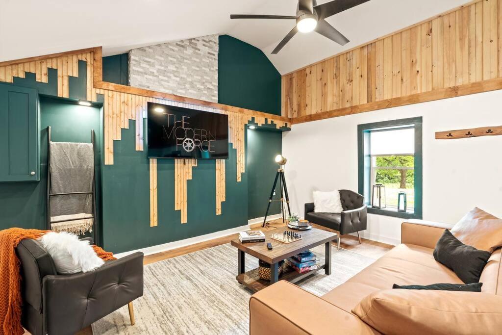 The Modern Forge Ny, Honeoye Lake Luaran gambar